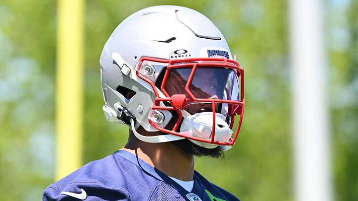 Jun 9, 2026; Foxborough, MA, USA; New England Patriots cornerback Carlton Davis III (7) warms up during minicamp at Gillette Stadium. Mandatory Credit: Eric Canha-Imagn Images