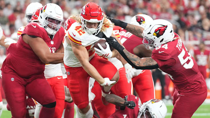  Kansas City Chiefs running back Carson Steele (42) runs against the Arizona Cardinals during the first half at State Farm Stadium.