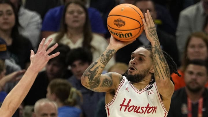 Houston Cougars guard Emanuel Sharp (21) shoots the ball over Florida Gators forward Thomas Haugh (10) during the second half in the national championship game of the Final Four of the 2025 NCAA Tournament at the Alamodome.