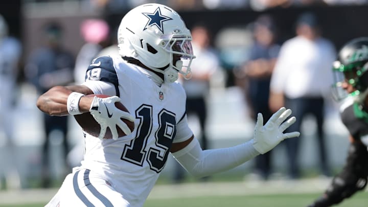  Dallas Cowboys wide receiver Ryan Flournoy (19) carries the ball against the New York Jets during the first half at MetLife Stadium. Mandatory Credit: Vincent Carchietta-Imagn Images
