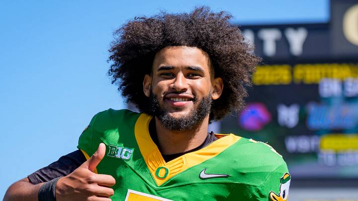 Oregon Ducks quarterback Dante Moore Oregon Ducks quarterback Dante Moore