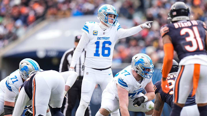 Detroit Lions quarterback Jared Goff (16) talks to teammates before a snap during the first half at Soldier Field