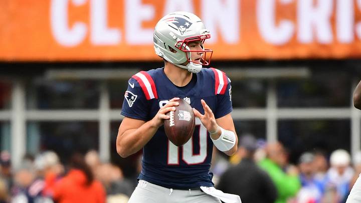 Sep 20, 2026; Foxborough, Massachusetts, USA; New England Patriots quarterback Drake Maye (10) drops back to pass against the Pittsburgh Steelers in the first half at Gillette Stadium. Mandatory Credit: Bob DeChiara-Imagn Images Sep 20, 2026; Foxborough, Massachusetts, USA; New England Patriots quarterback Drake Maye (10) drops back to pass against the Pittsburgh Steelers in the first half at Gillette Stadium. Mandatory Credit: Bob DeChiara-Imagn Images