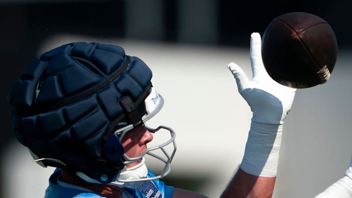 Packers tight end Josh Whyle (81) makes a catch during Tennessee Titans training camp.