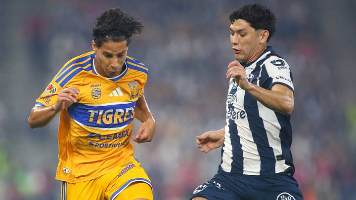 Diego Laínez y Gerardo Arteaga fueron expulsados al concluir el Clásico Regio Diego Laínez y Gerardo Arteaga fueron expulsados al concluir el Clásico Regio