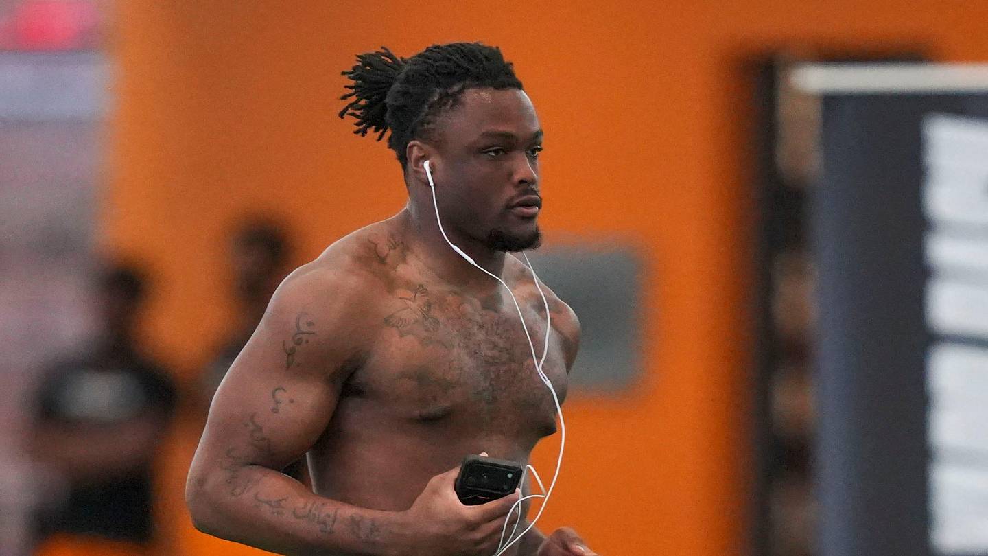 Tennessee Edge Rusher Joshua Josephs Gets Selected in NFL Draft