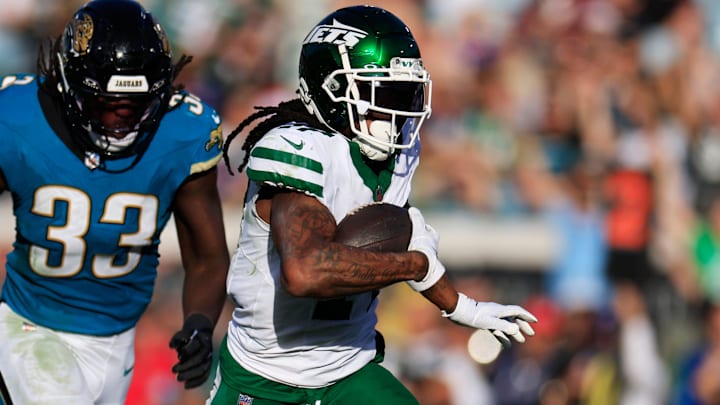 New York Jets wide receiver Davante Adams (17) scores a game-winning touchdown against Jacksonville Jaguars linebacker Devin Lloyd (33) during the fourth quarter Sunday, Dec. 15, 2024 at EverBank Stadium in Jacksonville, Fla. The Jets held off the Jaguars 32-25. [Corey Perrine/Florida Times-Union]