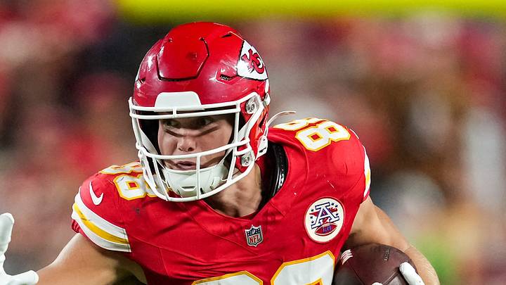 Aug 28, 2026; Kansas City, Missouri, USA; Kansas City Chiefs tight end Jake Briningstool (88) stiff arms Seattle Seahawks cornerback Jordan Washington (33) during the second half at Arrowhead Stadium. Mandatory Credit: Jay Biggerstaff-Imagn Images