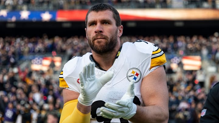 Pittsburgh Steelers v Baltimore Ravens