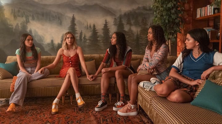 Pretty Little Liars: Summer School. Cr: WBTV