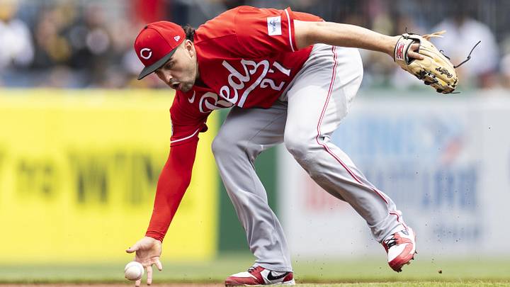 Cincinnati Reds third baseman Sal Stewart (27) barehands the ball