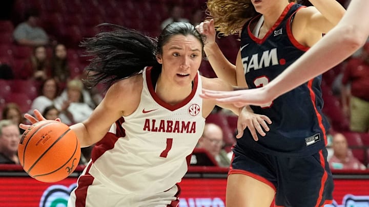 Nov 18, 2025; Tuscaloosa, Alabama, USA; Alabama guard Ace Austin (1) drives the ball against Samford guard Kaylee Yarbrough (3) at Coleman Coliseum. Nov 18, 2025; Tuscaloosa, Alabama, USA; Alabama guard Ace Austin (1) drives the ball against Samford guard Kaylee Yarbrough (3) at Coleman Coliseum.