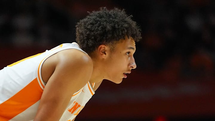 Tennessee forward Nate Ament (10) rests his hands on his knees during a NCAA basketball game between the Tennessee Volunteers and Auburn Tigers at Thompson-Boling Arena at Food City Center in Knoxville, Tenn., on Jan. 31, 2026.