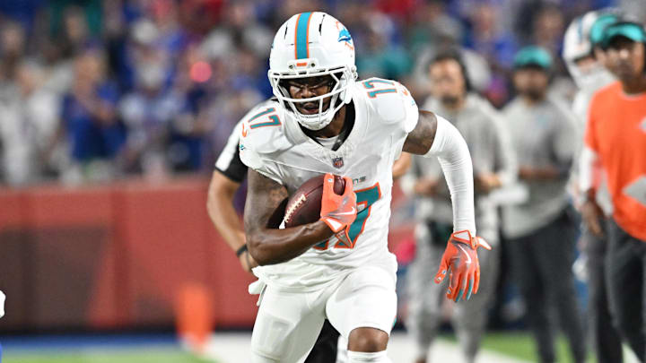 Sep 18, 2025; Orchard Park, New York, USA; Miami Dolphins wide receiver Jaylen Waddle (17) runs against the Buffalo Bills in the second half at Highmark Stadium. Mandatory Credit: Mark Konezny-Imagn Images Sep 18, 2025; Orchard Park, New York, USA; Miami Dolphins wide receiver Jaylen Waddle (17) runs against the Buffalo Bills in the second half at Highmark Stadium. Mandatory Credit: Mark Konezny-Imagn Images