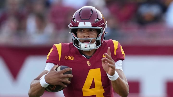Aug 30, 2025; Los Angeles, California, USA; Southern California Trojans quarterback Husan Longstreet (4) carries the ball against the Missouri State Bears in the second half at United Airlines Field at Los Angeles Memorial Coliseum. Mandatory Credit: Kirby Lee-Imagn Images Aug 30, 2025; Los Angeles, California, USA; Southern California Trojans quarterback Husan Longstreet (4) carries the ball against the Missouri State Bears in the second half at United Airlines Field at Los Angeles Memorial Coliseum. Mandatory Credit: Kirby Lee-Imagn Images