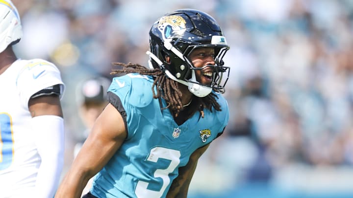 Nov 16, 2025; Jacksonville, Florida, USA; Jacksonville Jaguars wide receiver Jakobi Meyers (3) reacts following a reception for a first down during the first quarter at EverBank Stadium. Mandatory Credit: Morgan Tencza-Imagn Images Nov 16, 2025; Jacksonville, Florida, USA; Jacksonville Jaguars wide receiver Jakobi Meyers (3) reacts following a reception for a first down during the first quarter at EverBank Stadium. Mandatory Credit: Morgan Tencza-Imagn Images