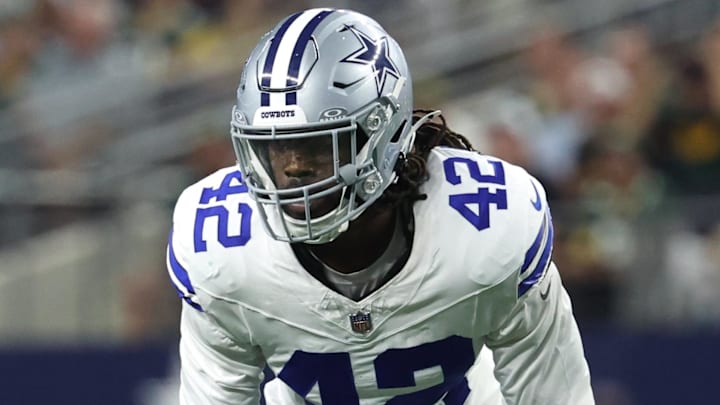 Dallas Cowboys defensive end Jadeveon Clowney Dallas Cowboys defensive end Jadeveon Clowney