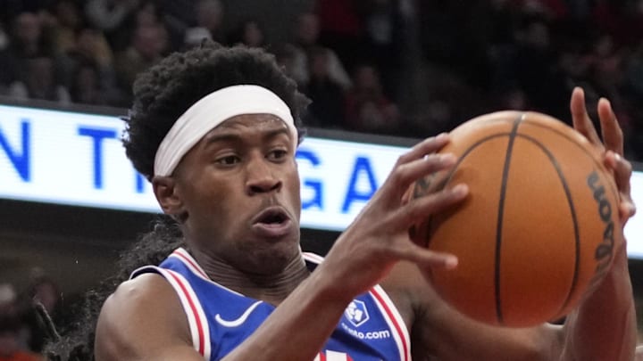 Chicago Bulls guard Coby White defends Philadelphia 76ers guard VJ Edgecombe.