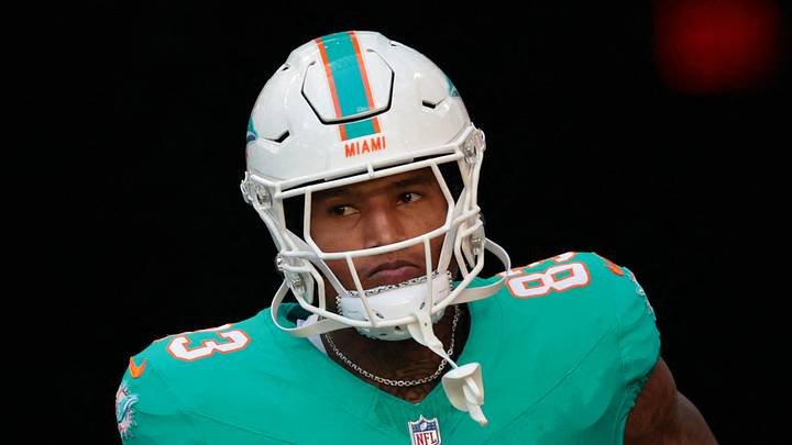 Miami Dolphins tight end Darren Waller Miami Dolphins tight end Darren Waller