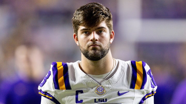 LSU Tigers quarterback Garrett Nussmeier (18)
