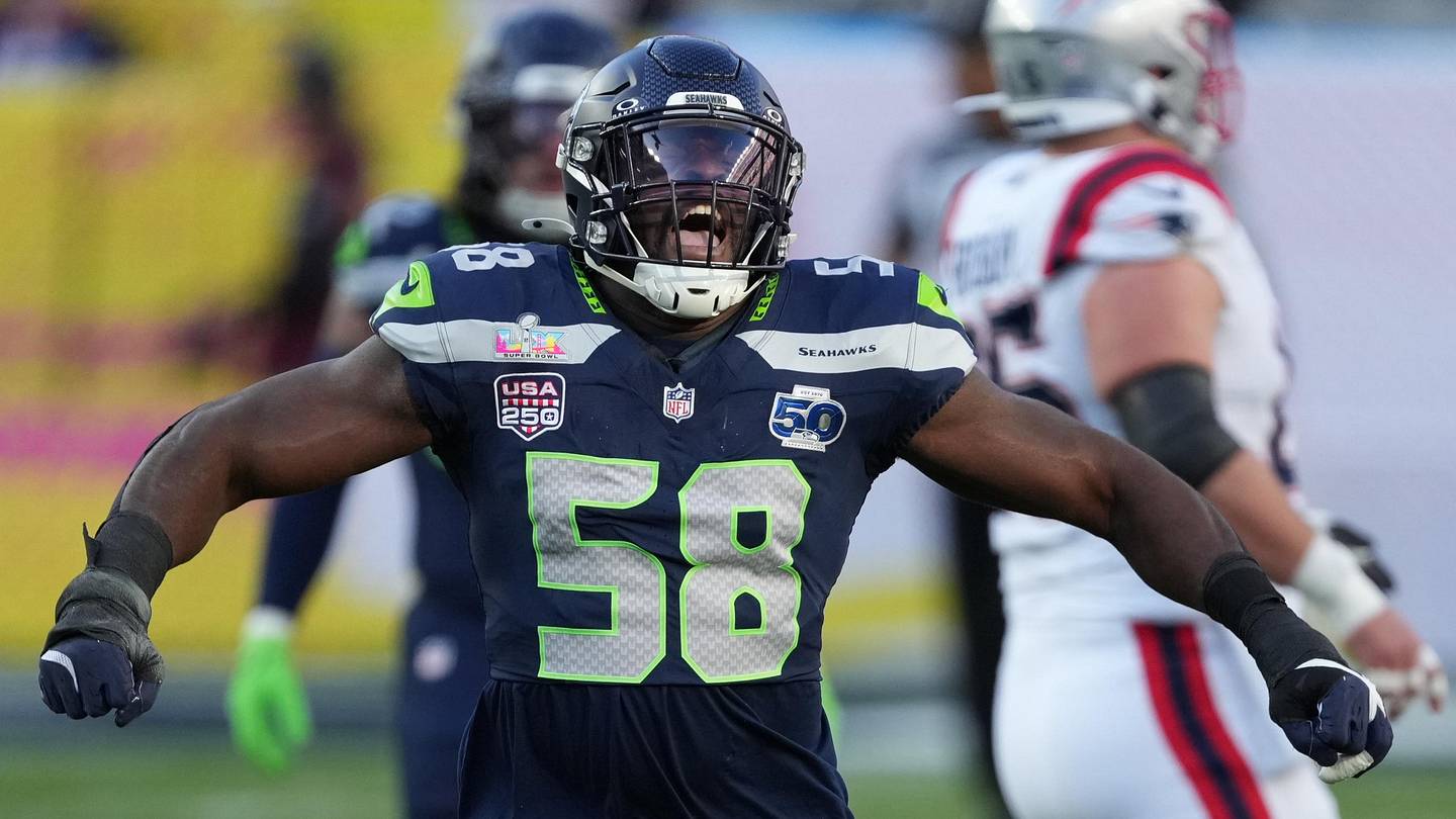 Derick Hall Made Salary 'Sacrifice' Due to Commitment to Seahawks