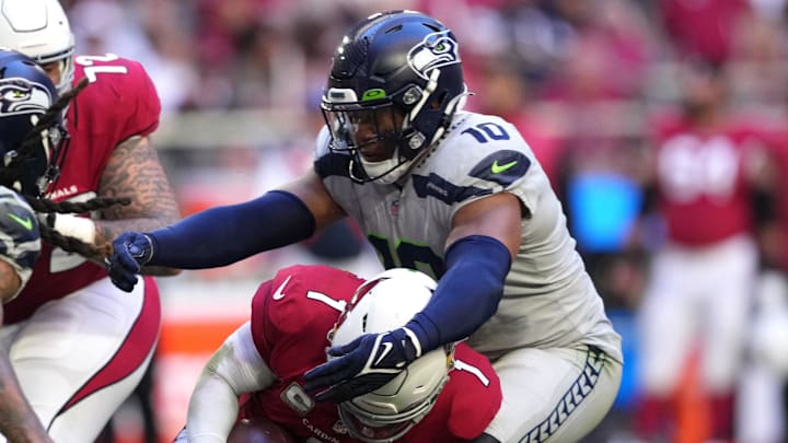 Nov 6, 2022; Glendale, Arizona, USA; Seattle Seahawks linebacker Uchenna Nwosu (10) sacks Arizona Cardinals quarterback Kyler Murray (1) during the second half at State Farm Stadium. Mandatory Credit: Joe Camporeale-Imagn Images Nov 6, 2022; Glendale, Arizona, USA; Seattle Seahawks linebacker Uchenna Nwosu (10) sacks Arizona Cardinals quarterback Kyler Murray (1) during the second half at State Farm Stadium. Mandatory Credit: Joe Camporeale-Imagn Images