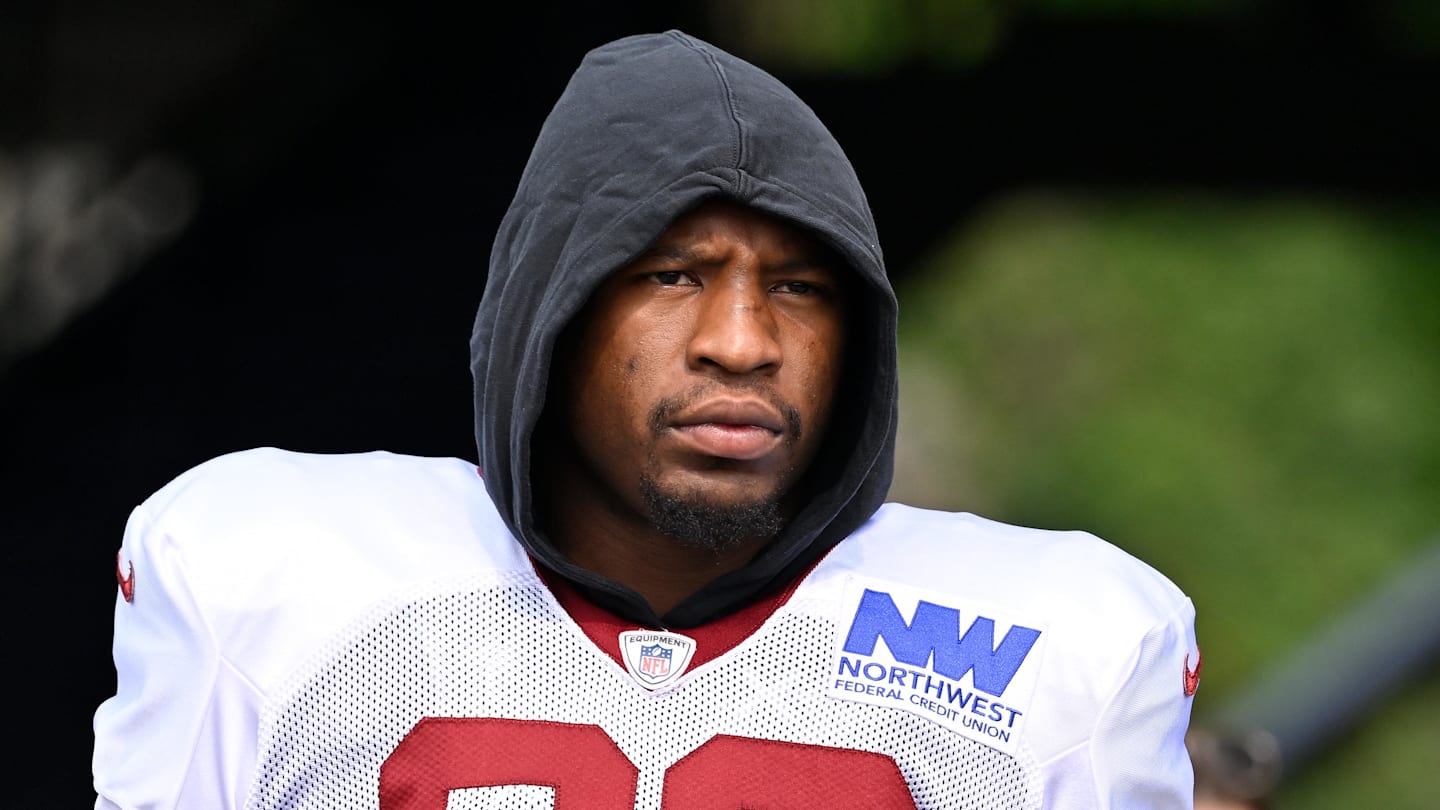 Commanders might consider a risky move after Dorance Armstrong injury blow