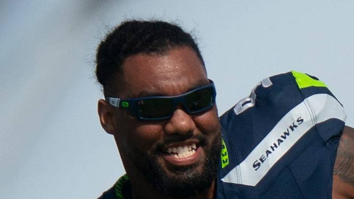 Seattle Seahawks defensive tackle Leonard Williams warms up