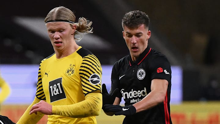 Hrustic im Zweikampf mit Haaland