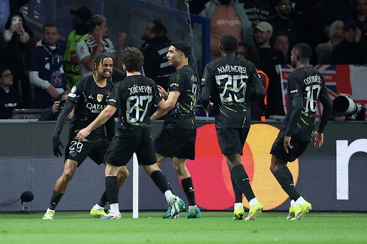 ทีมปีเอสจีฉลองประตูเจอเชลซี