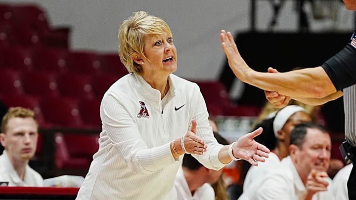Nov 4, 2024; Tuscaloosa, Alabama,USA; Alabama head coach Kristy Curry lobbies official Travis Jones during the game with New Orleans at Coleman Coliseum.