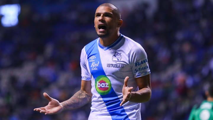 El defensa argentino Juan Pablo Segovia se despidió del Puebla porque pasó a convertirse en refuerzo de los Rayos del Necaxa.