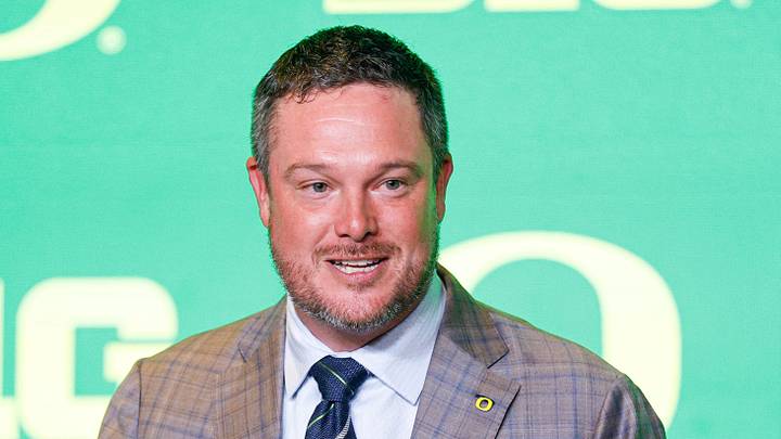 Jul 29, 2026; Chicago, IL, USA; Oregon Football head coach Dan Lanning speaks during Big Ten Media Days at Hilton Chicago. Mandatory Credit: Kamil Krzaczynski-Imagn Images Jul 29, 2026; Chicago, IL, USA; Oregon Football head coach Dan Lanning speaks during Big Ten Media Days at Hilton Chicago. Mandatory Credit: Kamil Krzaczynski-Imagn Images