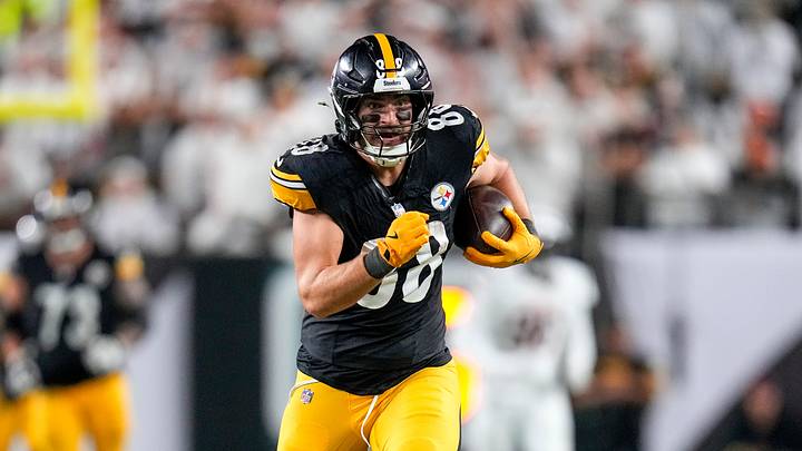 Pittsburgh Steelers tight end Pat Freiermuth (88) catches a wide open pass for a go-ahead touchdown in the fourth quarter of the NFL Week 7 game between the Cincinnati Bengals and the Pittsburgh Steelers at Paycor Stadium in downtown Cincinnati on Thursday, Oct. 16, 2025. The Bengals won, 33-31. Pittsburgh Steelers tight end Pat Freiermuth (88) catches a wide open pass for a go-ahead touchdown in the fourth quarter of the NFL Week 7 game between the Cincinnati Bengals and the Pittsburgh Steelers at Paycor Stadium in downtown Cincinnati on Thursday, Oct. 16, 2025. The Bengals won, 33-31.