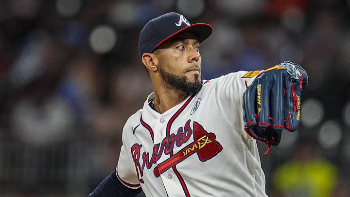 Jun 2, 2026; Cumberland, Georgia, USA; Atlanta Braves pitcher Robert Suarez (75) pitches against the Toronto Blue Jays during the eighth inning at Truist Park. Mandatory Credit: Dale Zanine-Imagn Images