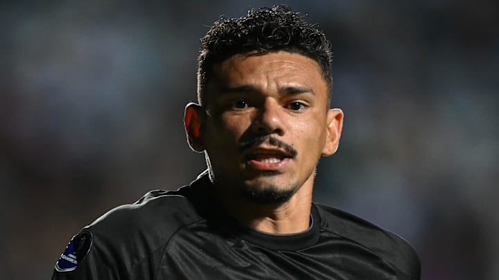 Tiquinho decide, Botafogo vence o Cuiabá e segue firme na liderança do Brasileirão. 