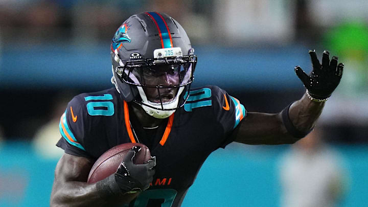 Sep 29, 2025; Miami Gardens, Florida, USA; Miami Dolphins wide receiver Tyreek Hill (10) makes a catch against the New York Jets during the first half at Hard Rock Stadium. Mandatory Credit: Rich Storry-Imagn Images Sep 29, 2025; Miami Gardens, Florida, USA; Miami Dolphins wide receiver Tyreek Hill (10) makes a catch against the New York Jets during the first half at Hard Rock Stadium. Mandatory Credit: Rich Storry-Imagn Images