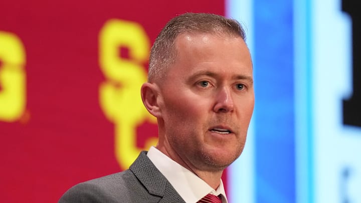 Jul 24, 2025; Las Vegas, NV, USA; USC head coach Lincoln Riley speaks to the media during the Big Ten NCAA college football media days at Mandalay Bay Resort. Mandatory Credit: Lucas Peltier-Imagn Images Jul 24, 2025; Las Vegas, NV, USA; USC head coach Lincoln Riley speaks to the media during the Big Ten NCAA college football media days at Mandalay Bay Resort. Mandatory Credit: Lucas Peltier-Imagn Images