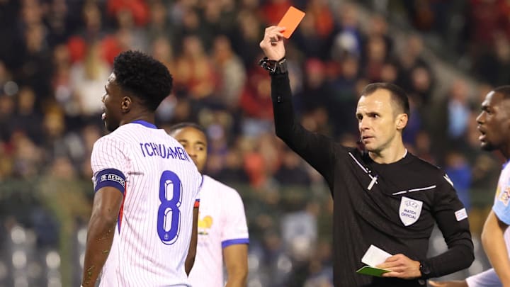 Aurélien Tchouaméni reçoit son carton rouge face à la Belgique