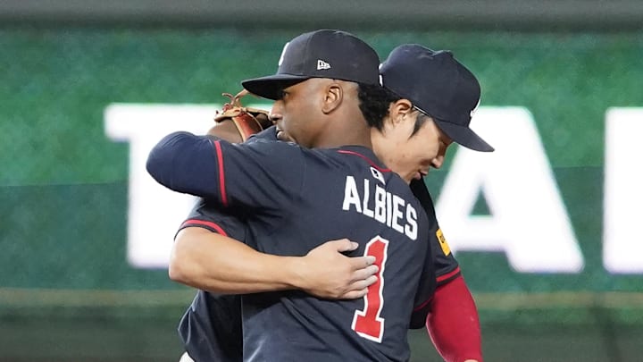 Sep 3, 2025; Chicago, Illinois, USA; Atlanta Braves shortstop Ha-Seong Kim (9) and second baseman Ozzie Albies (1) celebrate their win against the Chicago Cubs at Wrigley Field. Mandatory Credit: David Banks-Imagn Images Sep 3, 2025; Chicago, Illinois, USA; Atlanta Braves shortstop Ha-Seong Kim (9) and second baseman Ozzie Albies (1) celebrate their win against the Chicago Cubs at Wrigley Field. Mandatory Credit: David Banks-Imagn Images