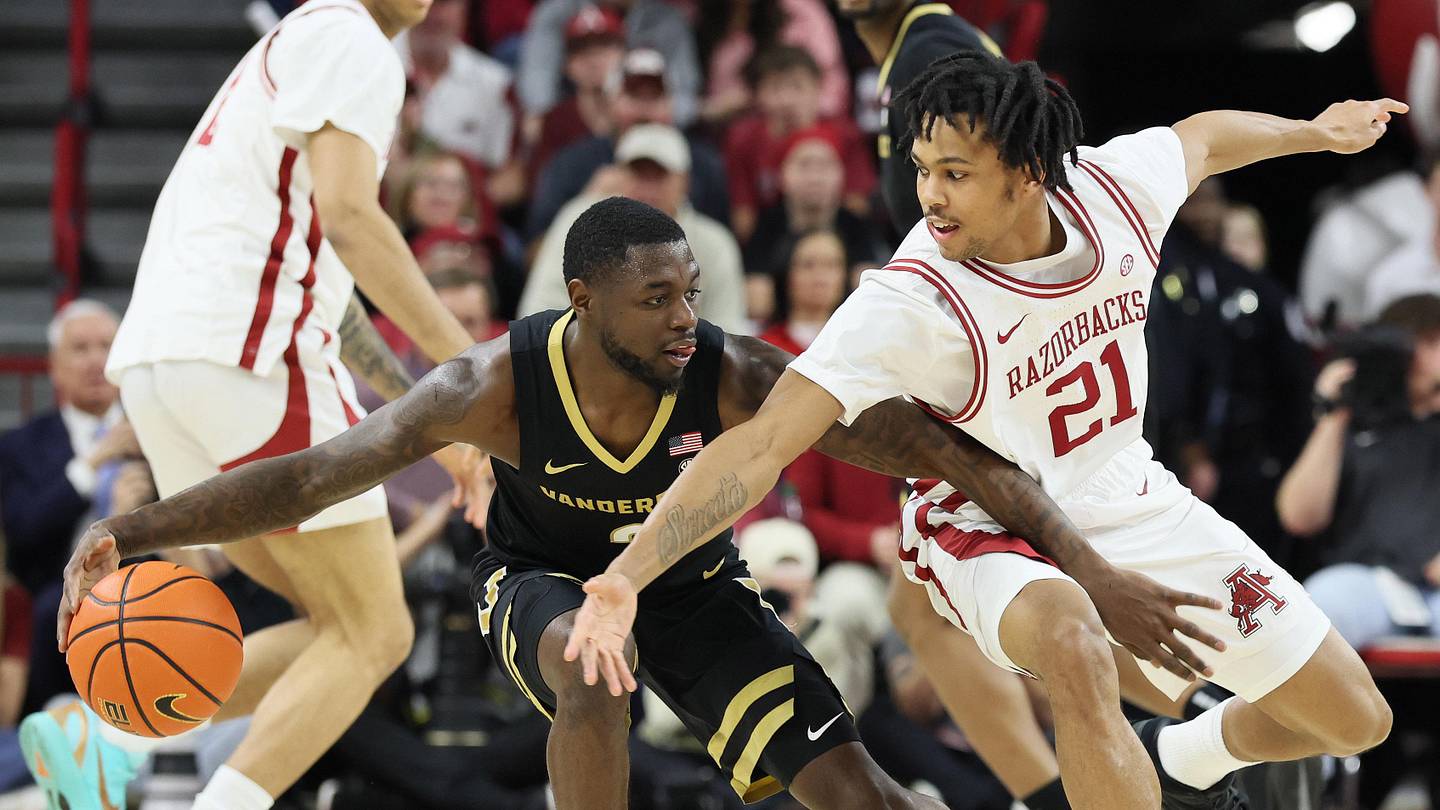 Adjustments by Razorbacks Set Stage for Hogs to Dominate No. 15 Vanderbilt