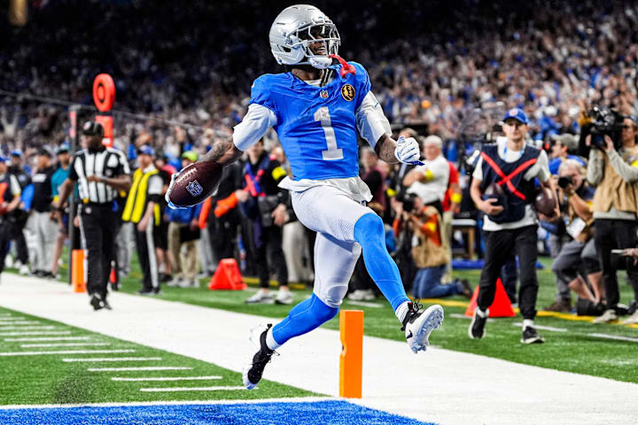 Detroit Lions wide receiver Jameson Williams runs for a touchdown against the Green Bay Packers.