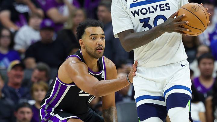 Minnesota Timberwolves forward Julius Randle (30) controls the ball against Sacramento Kings forward Trey Lyles (41) during the second quarter at Golden 1 Center. Mandatory Credit: Sergio Estrada-Imagn Images Minnesota Timberwolves forward Julius Randle (30) controls the ball against Sacramento Kings forward Trey Lyles (41) during the second quarter at Golden 1 Center. Mandatory Credit: Sergio Estrada-Imagn Images