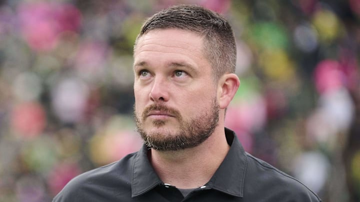 Oct 22, 2022; Eugene, Oregon, USA; Oregon Ducks head coach Dan Lanning watches the clock during the second half against the UCLA Bruins at Autzen Stadium. The Ducks won the game 45-30. Mandatory Credit: Troy Wayrynen-Imagn Images