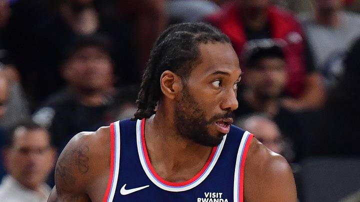 Los Angeles Clippers forward Kawhi Leonard controls the ball against Toronto Raptors forward Scottie Barnes.