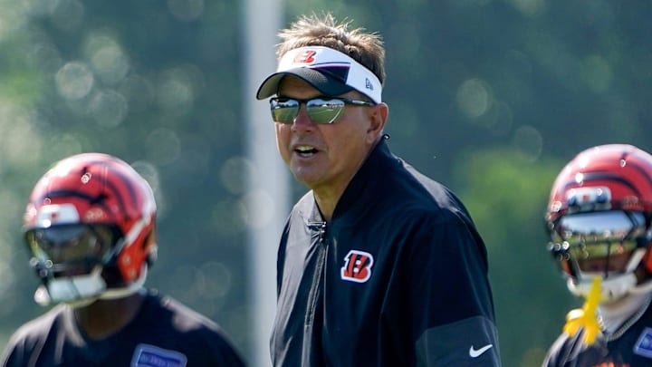Cincinnati Bengals defensive coordinator Al Golden coaches players during training camp, Wednesday, July 23, 2025, at the Kettering Health Bengals Practice Fields in Downtown Cincinnati.