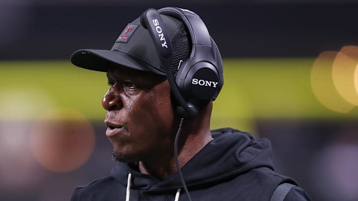 Atlanta Falcons head coach Raheem Morris on the sideline against the Detroit Lions in first quarter at Mercedes-Benz Stadium