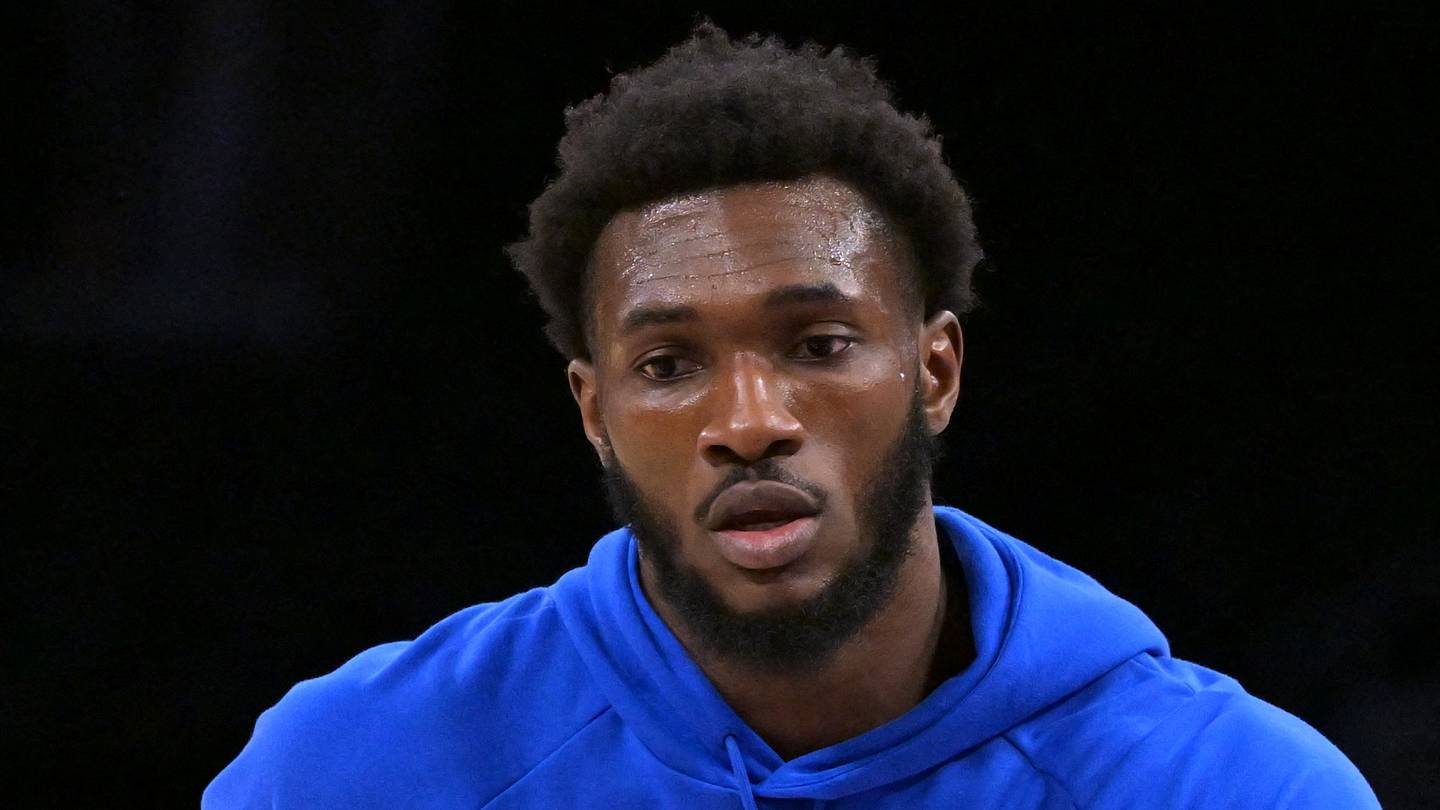 Mavericks need to find minutes for Moussa Cisse despite their center logjam