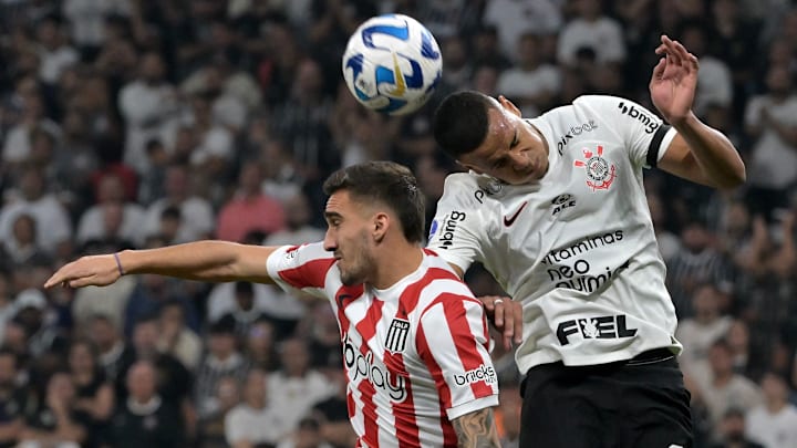 Corinthians venceu partida de ida contra o Estudiantes