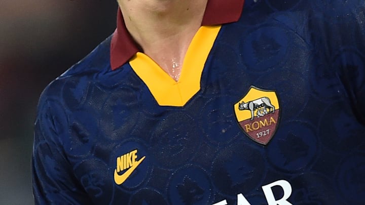 La quarta maglia della Roma richiama la terza divisa giallorossa nel 2019/20 La quarta maglia della Roma richiama la terza divisa giallorossa nel 2019/20
